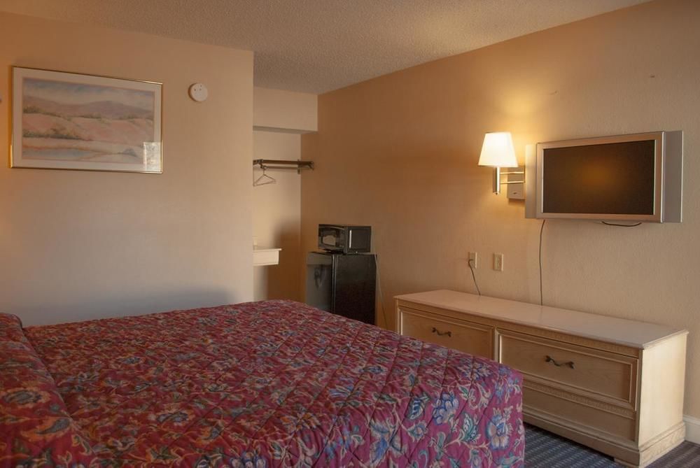 Bama Motel 2*